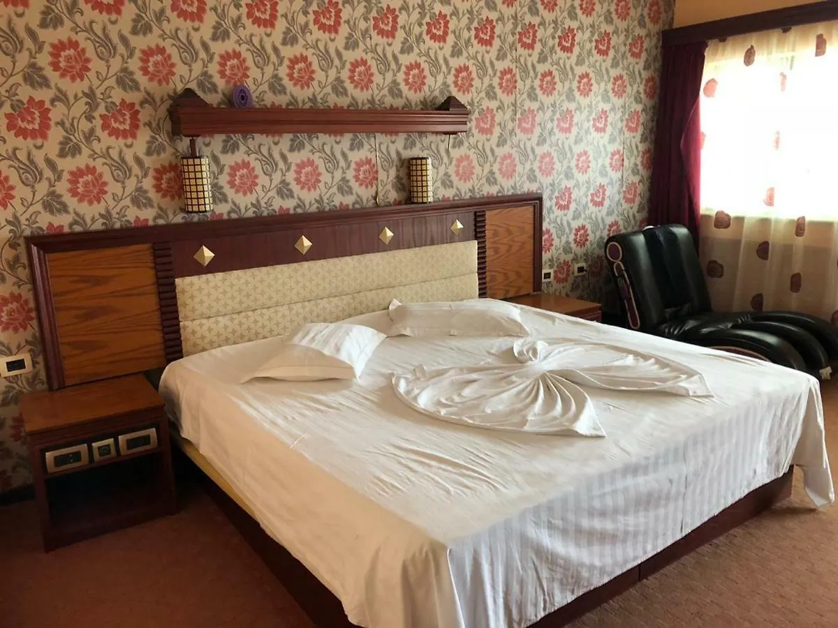 Hotel Univers Lac Fushe Milot 4*,